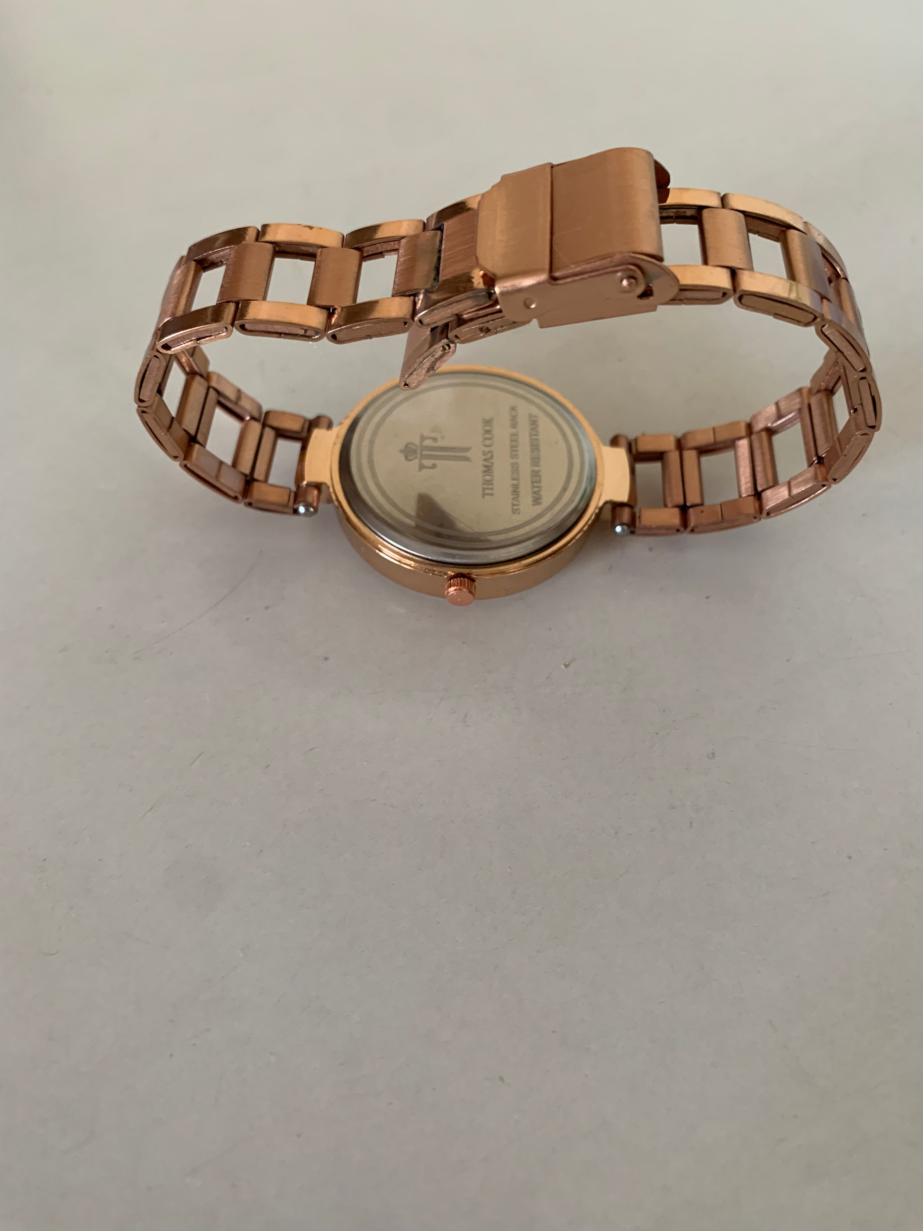 Handme thrift - Vintage Watch – Classic Retro Style (Pre-Loved)